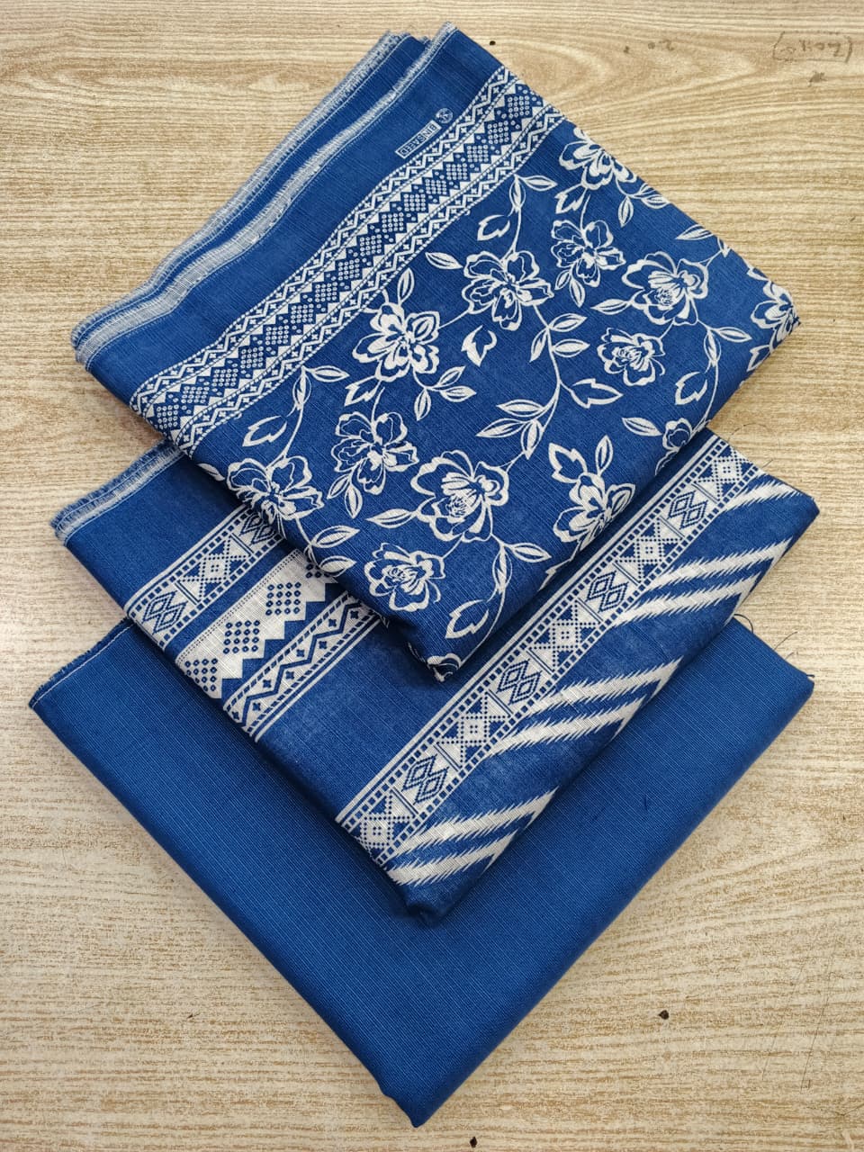 Bin Saeed Khaddar Printed 3 Piece Unstitched Suit
