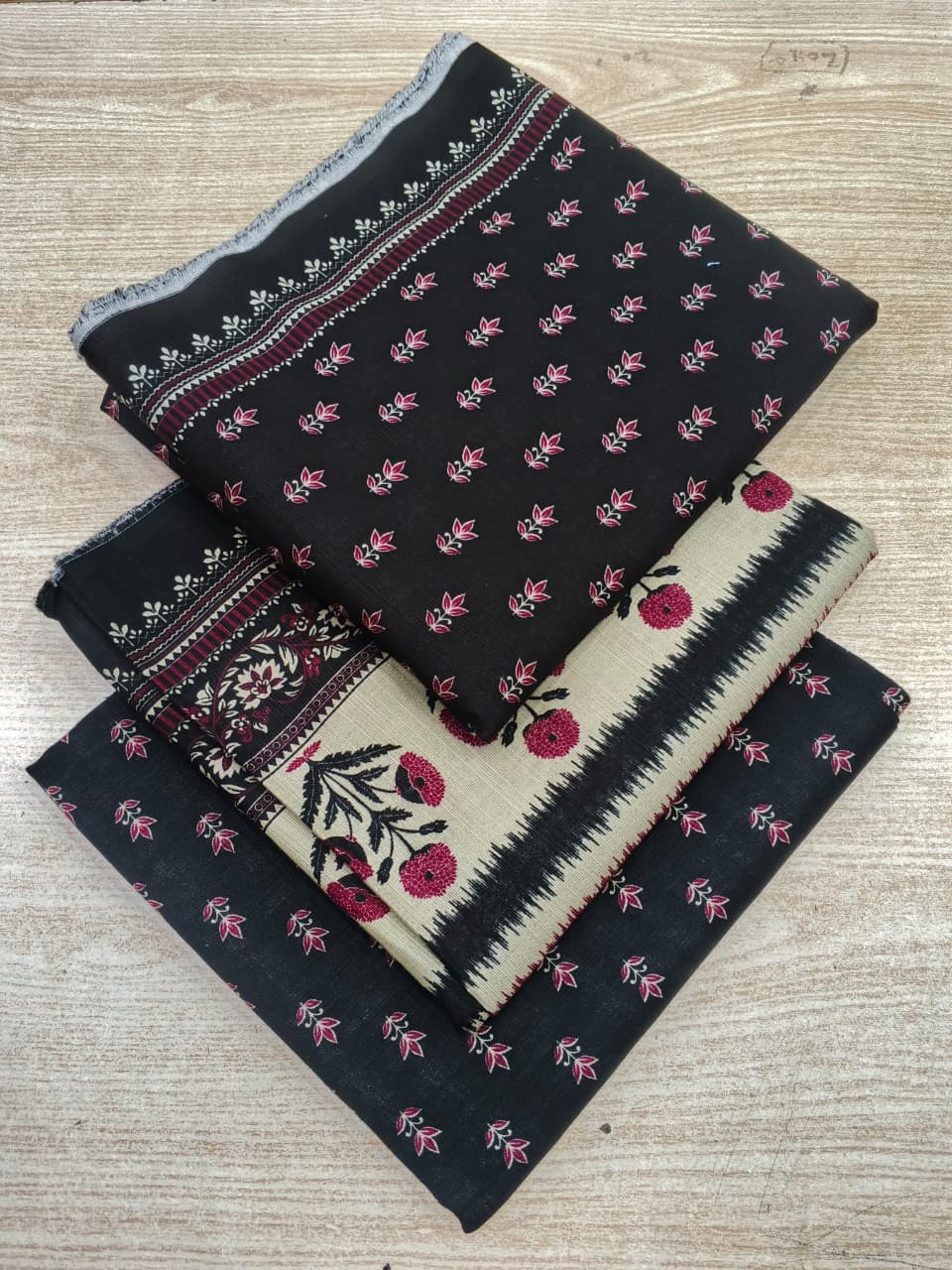 Bin Saeed Khaddar Printed 3 Piece Unstitched Suit